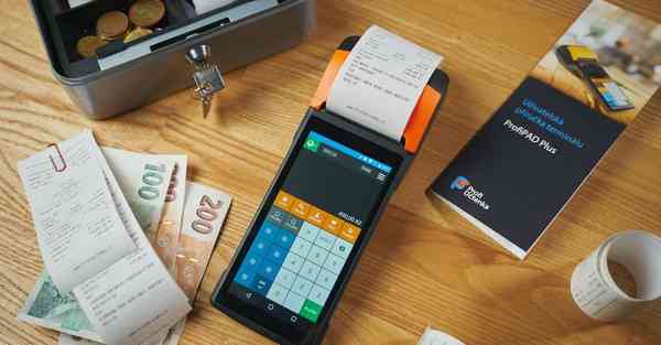 最早的服务型智能机器人