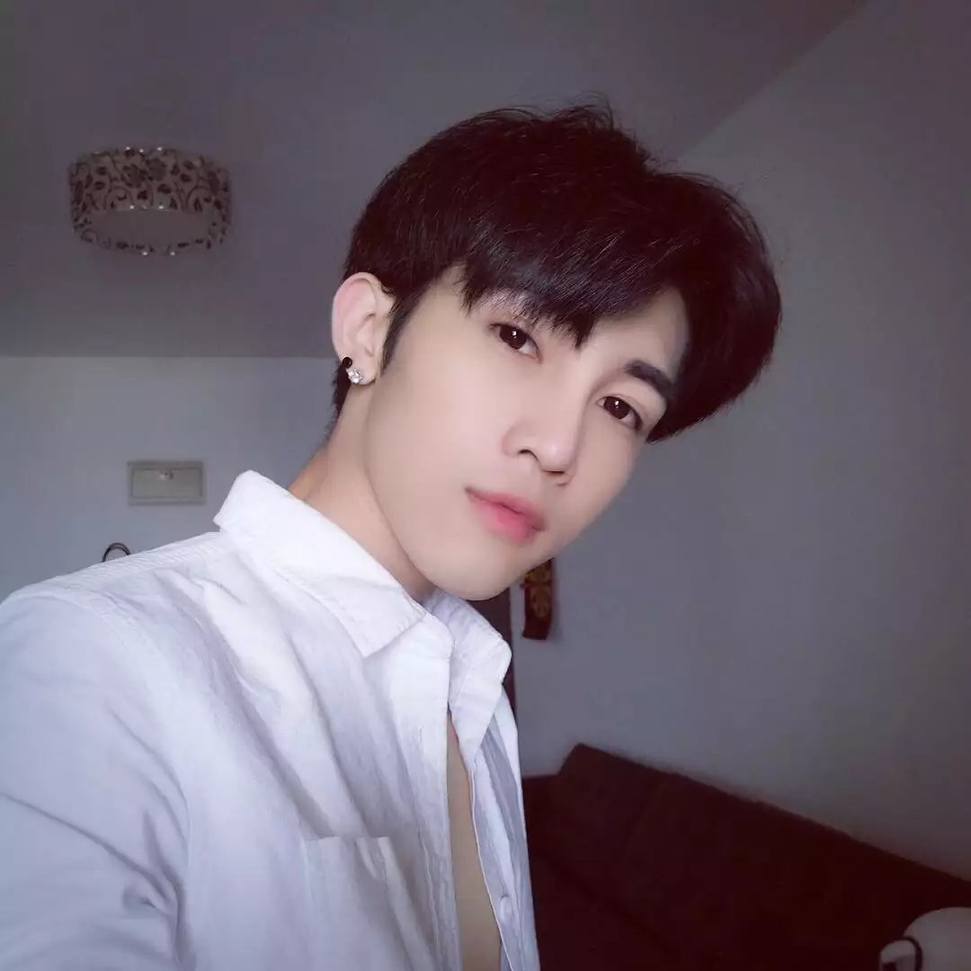 贺彩瑾苇
