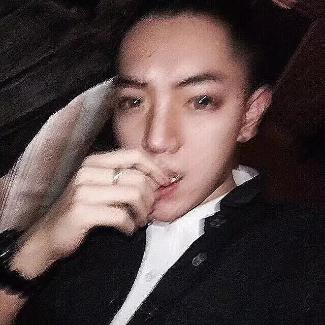 申屠骅曼逸